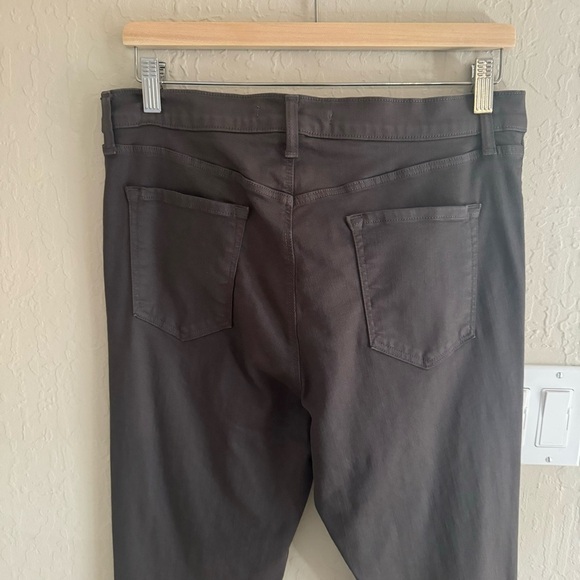 J BRAND Alana High Rise Crop Skinny Jeans Light Coated Waxed Chrome Grey Size 32 - Picture 9 of 14